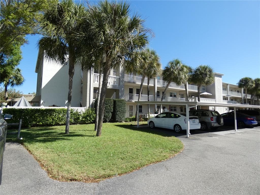 940 VIRGINIA STREET UNIT 105 DUNEDIN, FL 34698