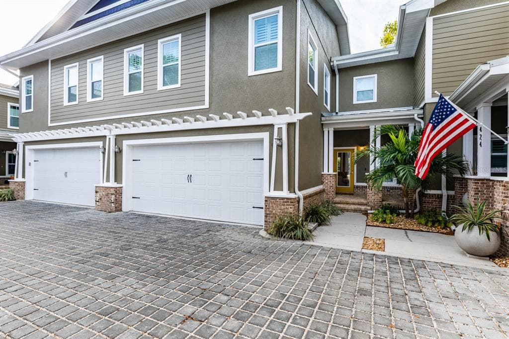428 11TH AVENUE NE ST PETERSBURG, FL 33701