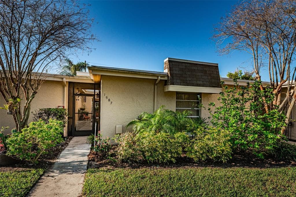 1587 AMBERLEA DRIVE S DUNEDIN, FL 34698