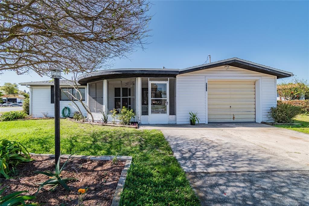 5320 NANCY LANE HOLIDAY, FL 34690
