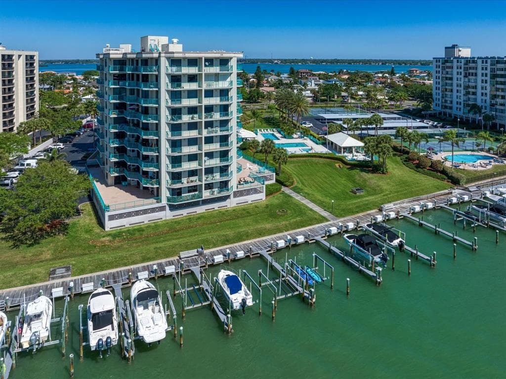 680 ISLAND WAY UNIT 210 CLEARWATER, FL 33767