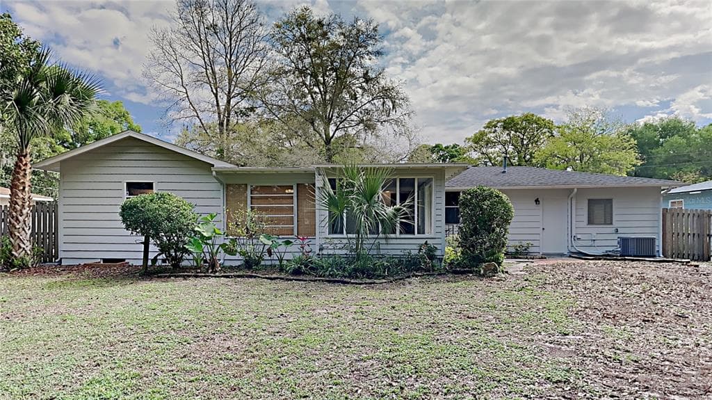 1219 CRESTVIEW DRIVE MOUNT DORA, FL 32757