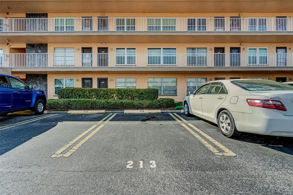 6400 46TH AVENUE N UNIT 213 KENNETH CITY, FL 33709