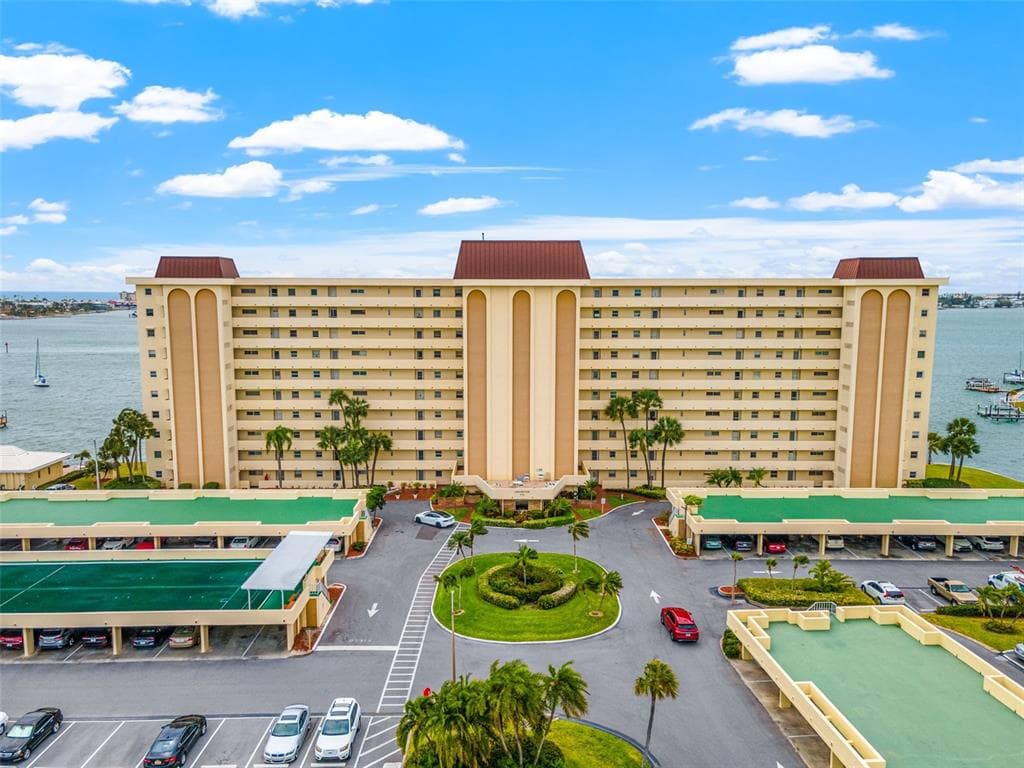 4750 COVE CIRCLE UNIT 110 ST PETERSBURG, FL 33708