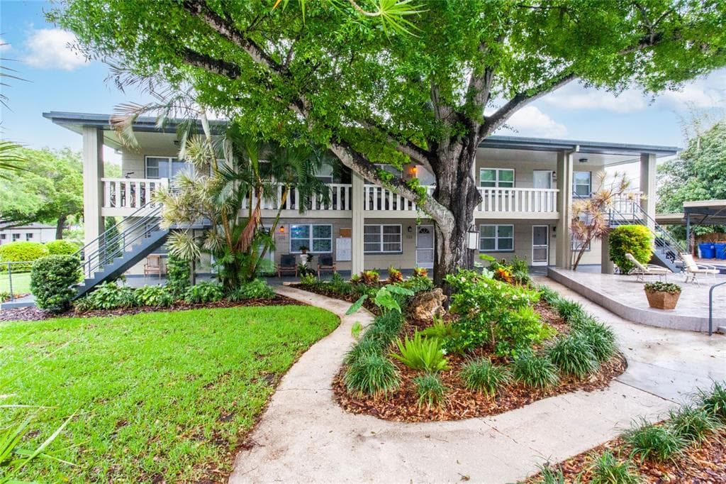 426 32ND AVENUE N UNIT 101 ST PETERSBURG, FL 33704