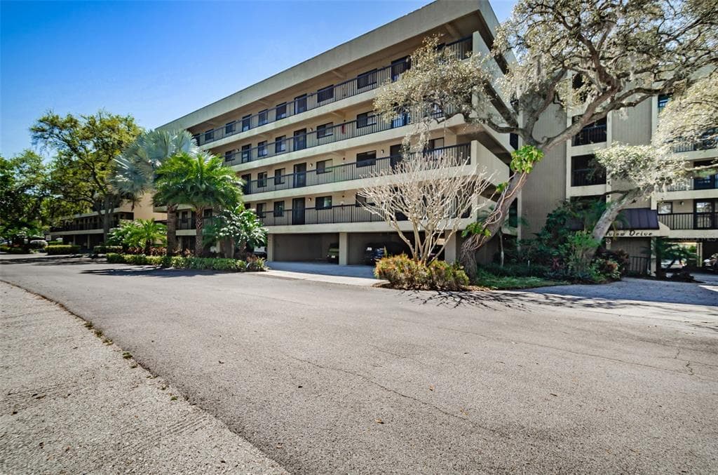 1913 GOLFVIEW DRIVE DRIVE UNIT 1913 TARPON SPRINGS, FL 34689