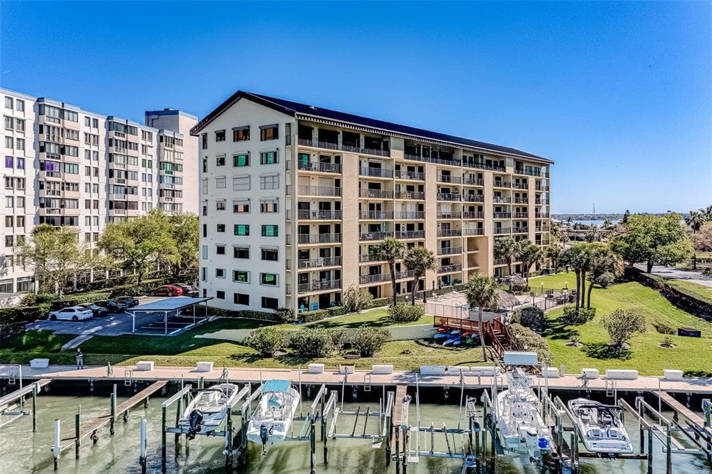 650 ISLAND WAY UNIT 704