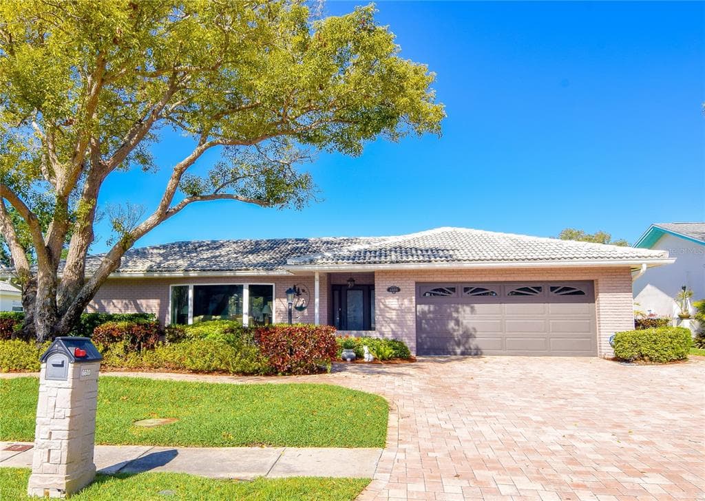 6600 BURNING TREE DRIVE SEMINOLE, FL 33777