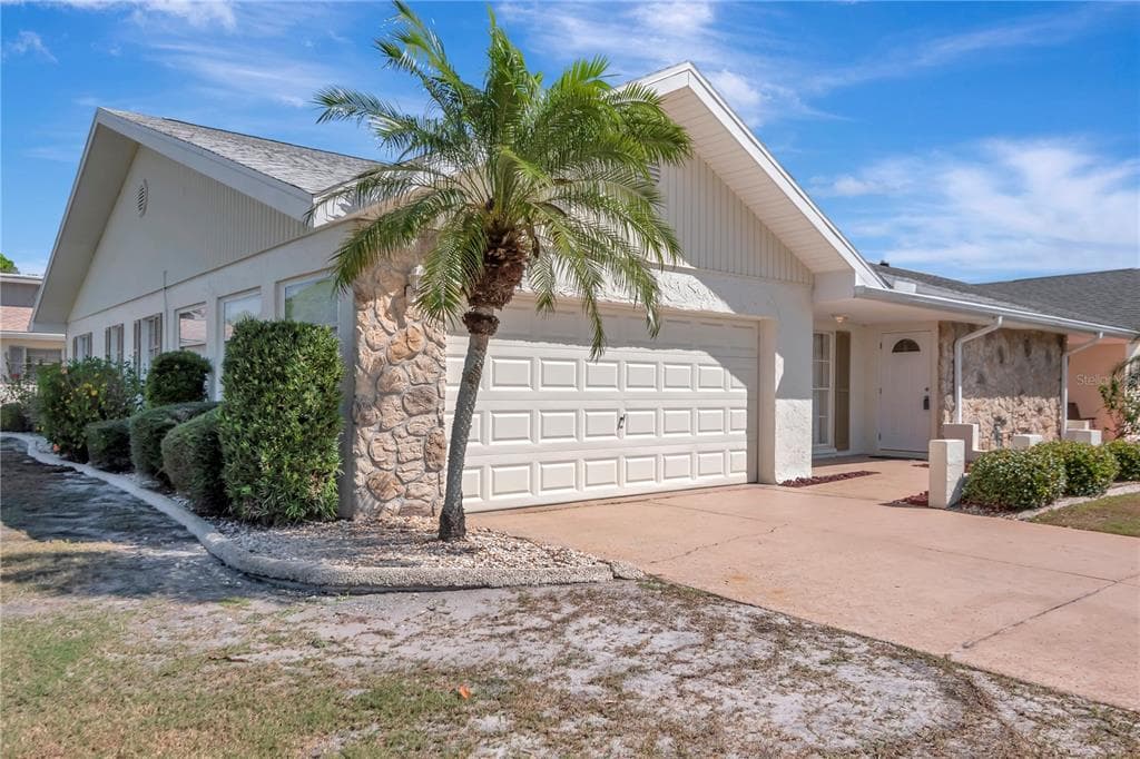 1215 EASTLOCH COURT SUN CITY CENTER, FL 33573
