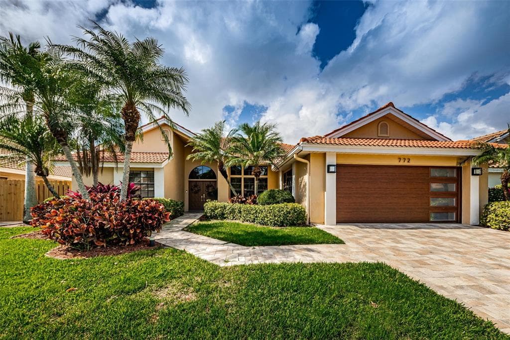 772 LIVE OAK TERRACE NE ST PETERSBURG, FL 33703