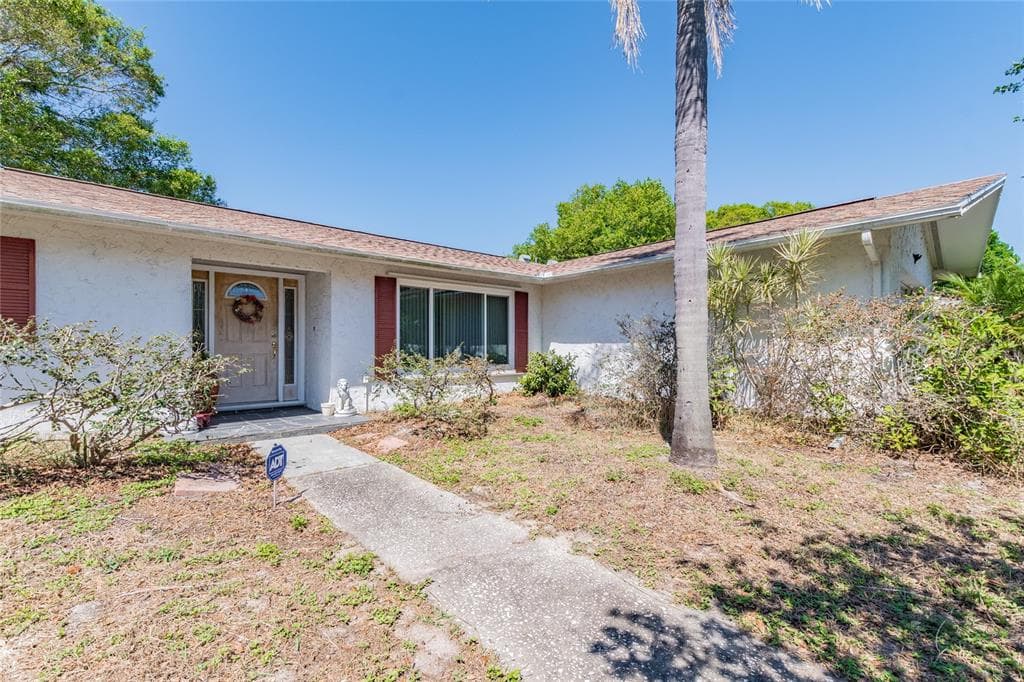 2533 BLACKWOOD CIRCLE CLEARWATER, FL 33763