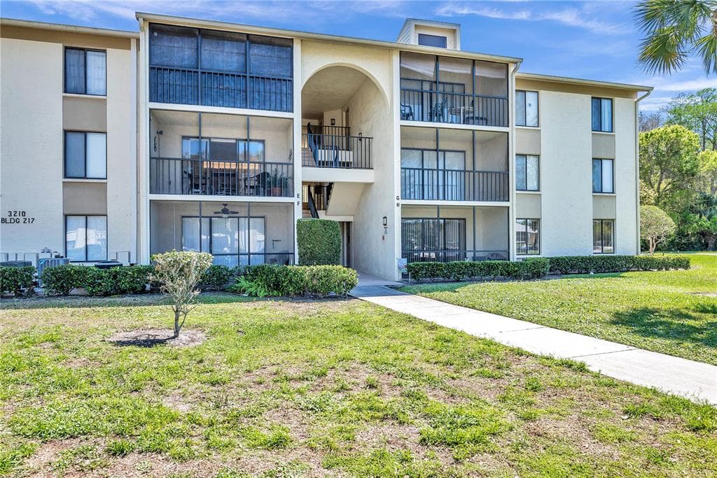 3210 LAKE PINE WAY E UNIT G2 TARPON SPRINGS, FL 34688