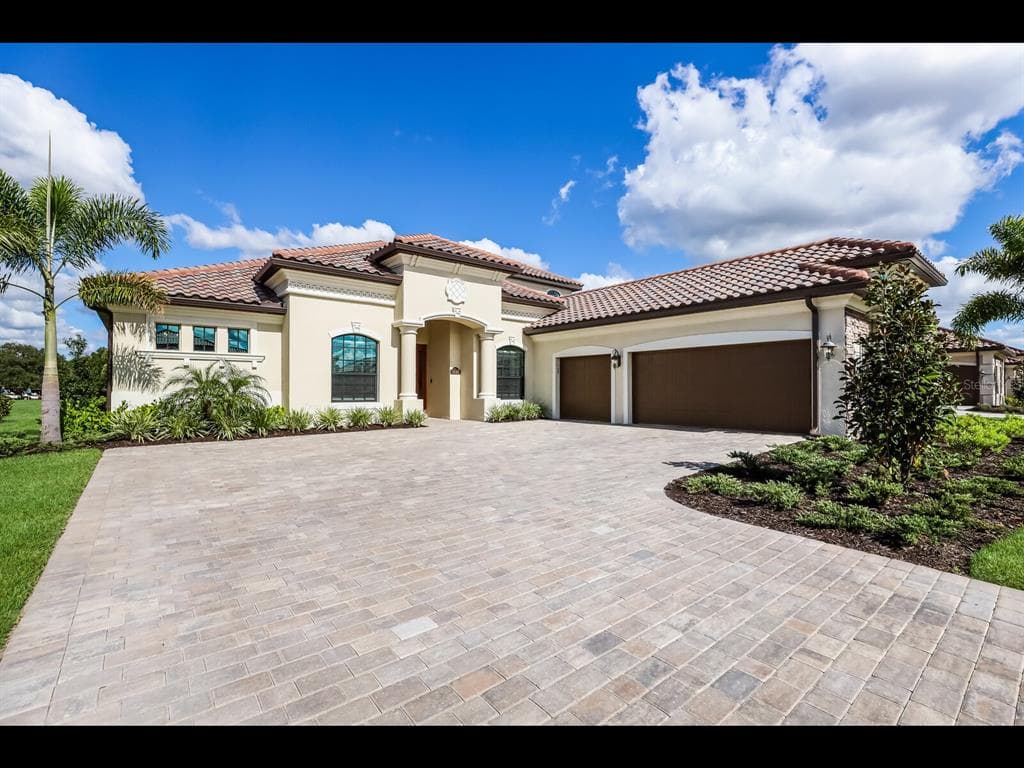 5545 MULLIGAN WAY LAKEWOOD RANCH, FL 34211