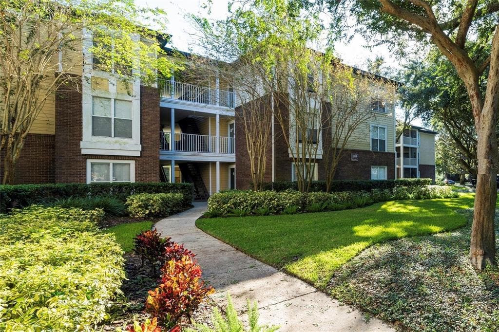 10024 STRAFFORD OAK COURT UNIT 817 TAMPA, FL 33624