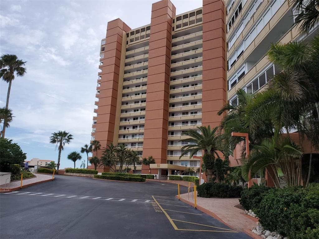 17900 GULF BOULEVARD UNIT 2E REDINGTON SHORES, FL 33708
