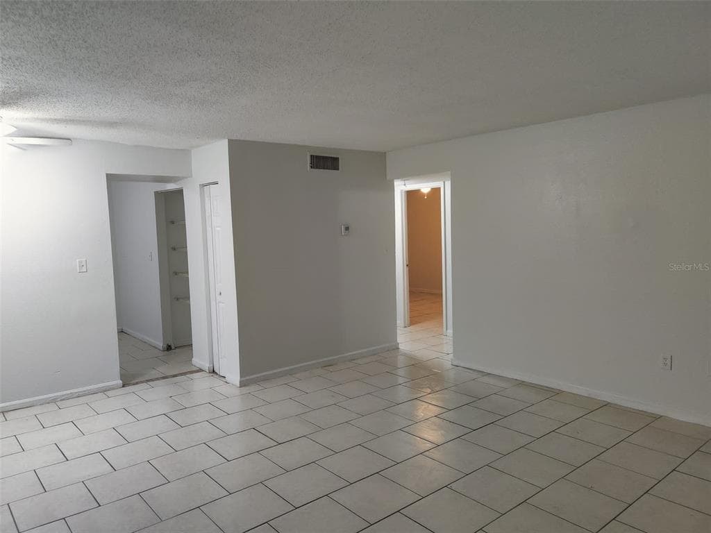 203 POINSETTIA PINE COURT UNIT 101 TAMPA, FL 33612