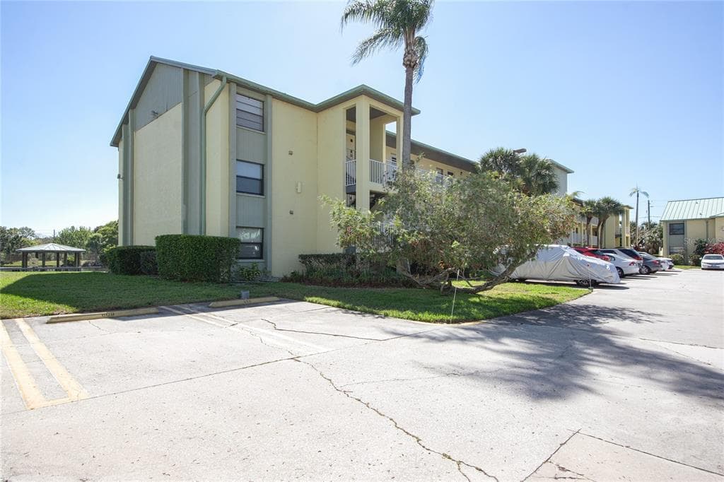 6077 113TH STREET UNIT 621 SEMINOLE, FL 33772