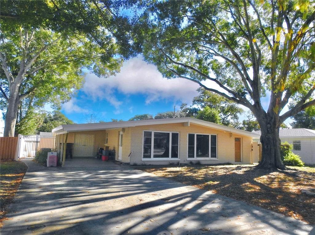 8697 117TH STREET SEMINOLE, FL 33772