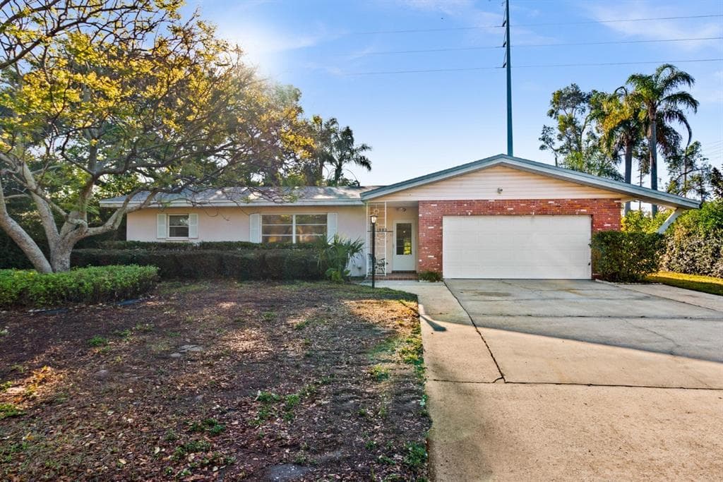 1005 PALM TERRACE DRIVE CLEARWATER, FL 33755