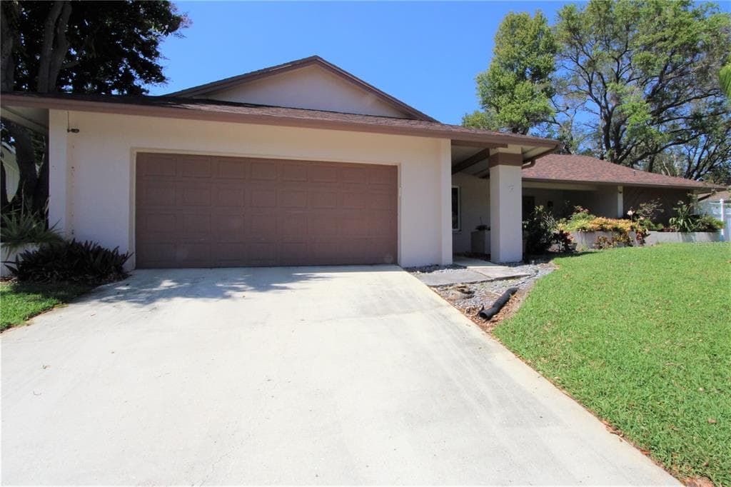 703 KNOLLWOOD DRIVE LARGO, FL 33770
