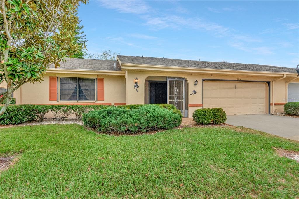 1303 IDLEWOOD DRIVE UNIT 49 SUN CITY CENTER, FL 33573