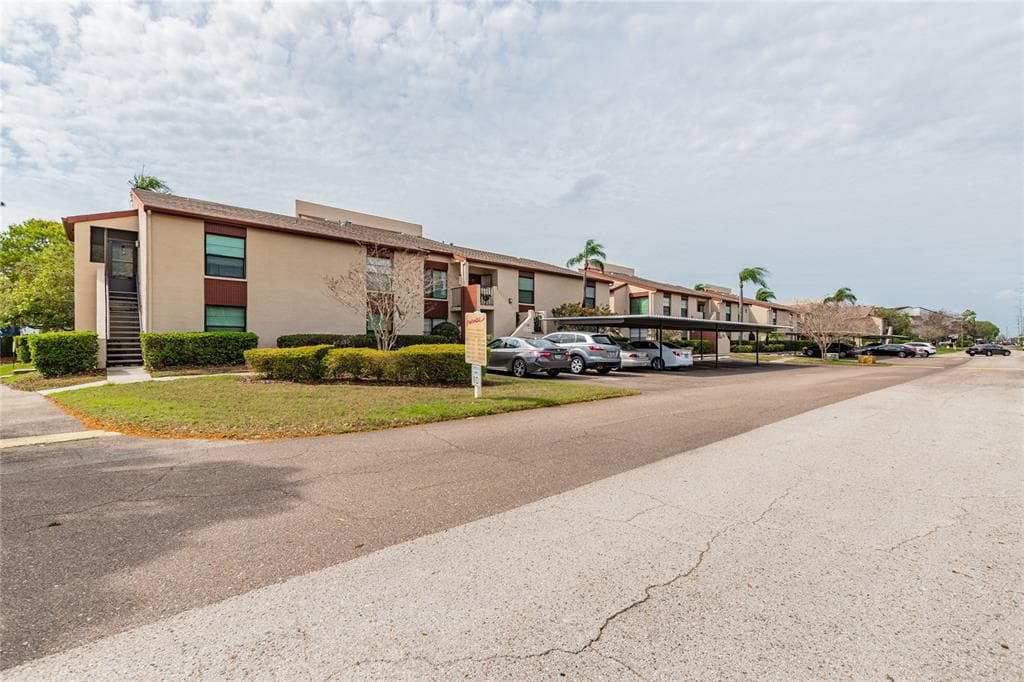 2599 COUNTRYSIDE BOULEVARD UNIT 102 CLEARWATER, FL 33761