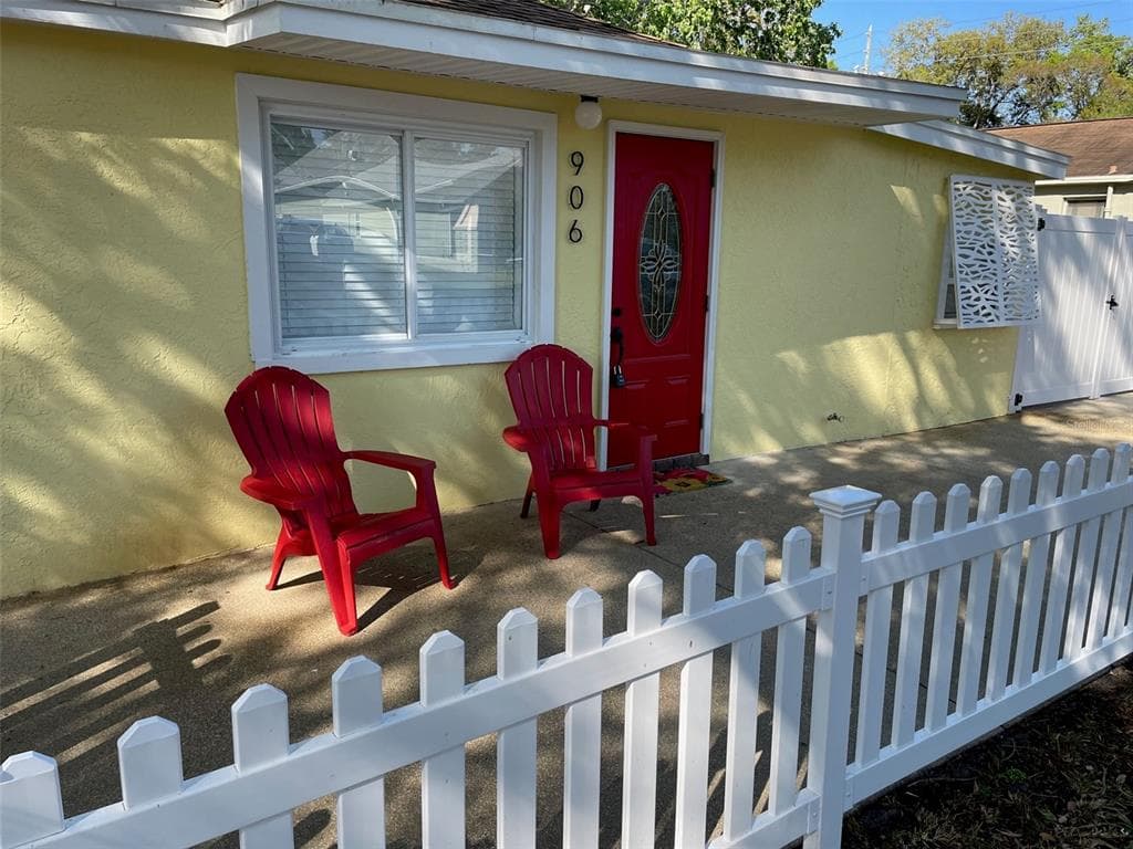906 14TH AVENUE NW LARGO, FL 33770