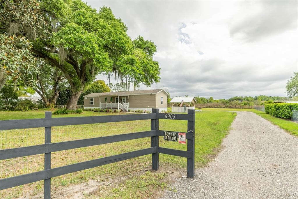 6303 BARTON ROAD PLANT CITY, FL 33565