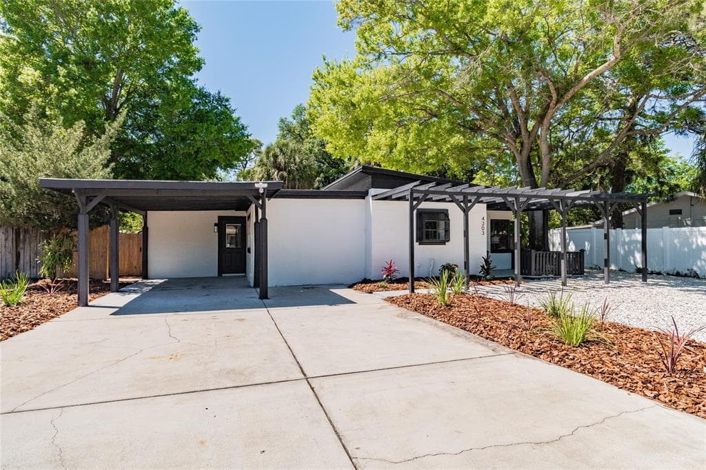 4303 S LOIS AVENUE TAMPA, FL 33611