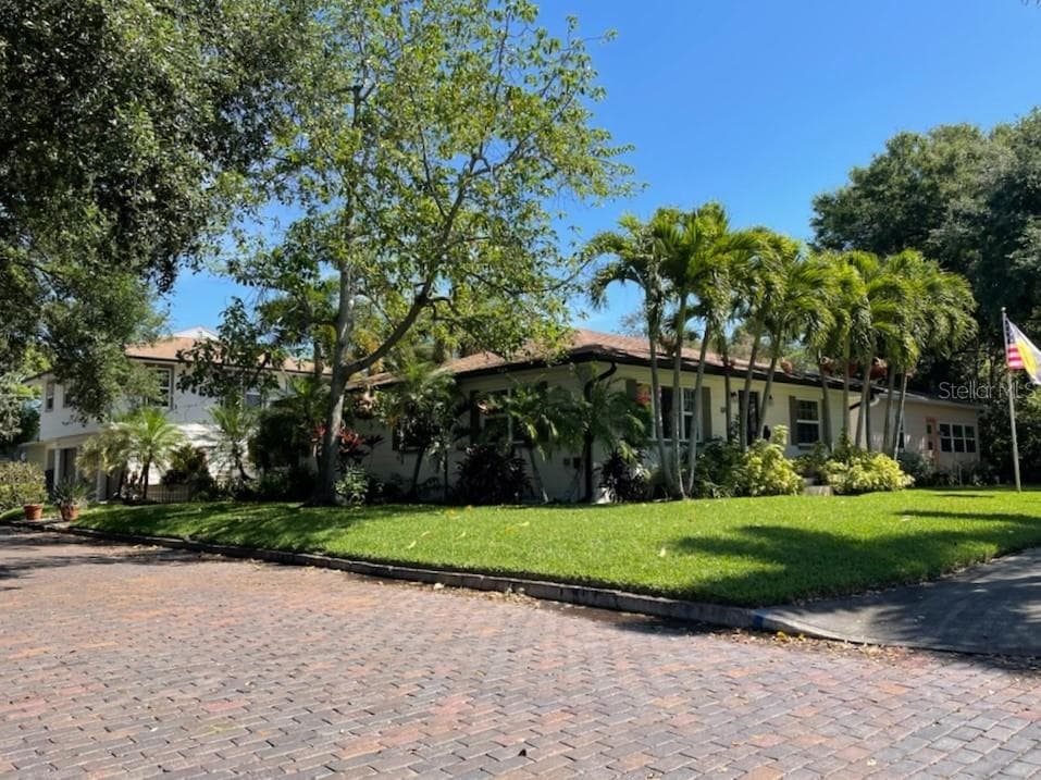 1095 16TH AVENUE N ST PETERSBURG, FL 33704