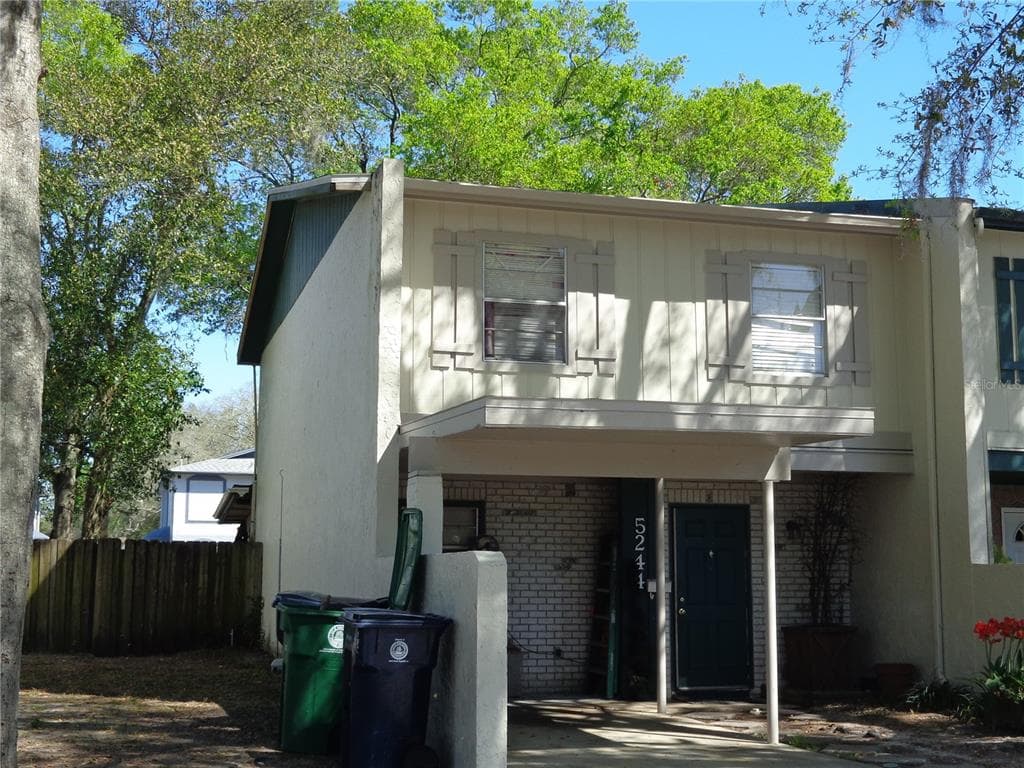 5244 TENNIS COURT CIRCLE TAMPA, FL 33617