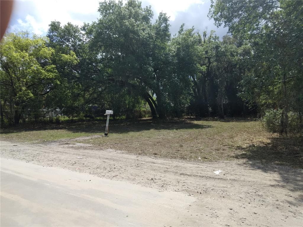 913 W WARREN STREET PLANT CITY, FL 33563