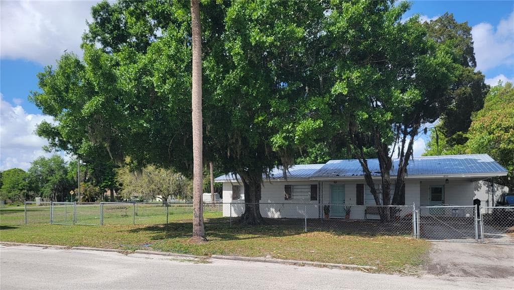 4511 CHESTER AVENUE BOWLING GREEN, FL 33834