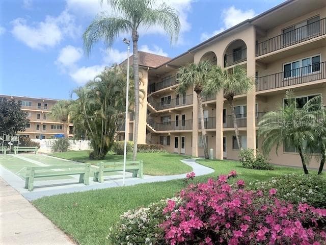 2525 W BAY DRIVE UNIT D23 BELLEAIR BLUFFS, FL 33770