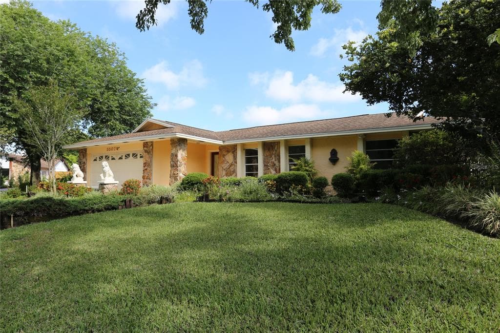 5507 BLUEJAY LANE TAMPA, FL 33625