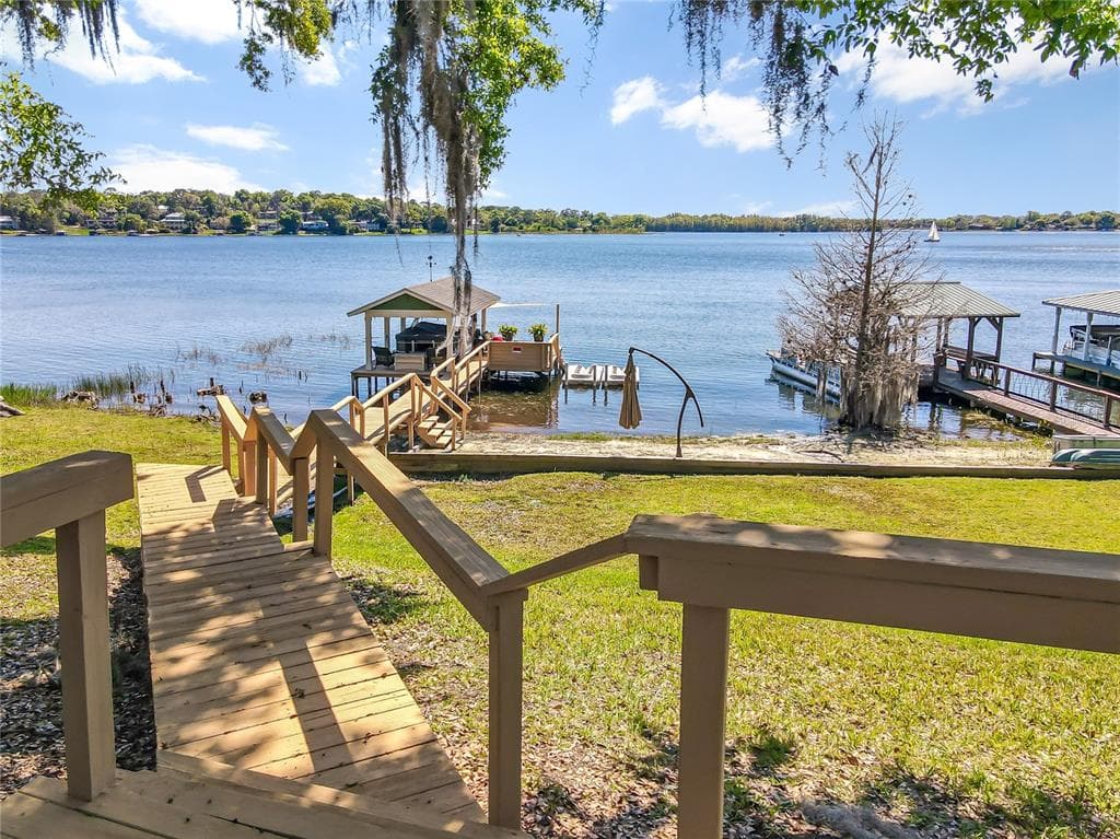 1129 OLD EUSTIS ROAD MOUNT DORA, FL 32757