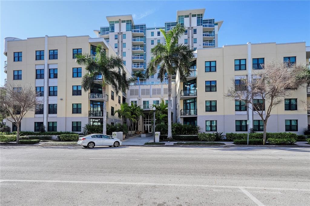 400 4TH AVENUE S UNIT 304 ST PETERSBURG, FL 33701