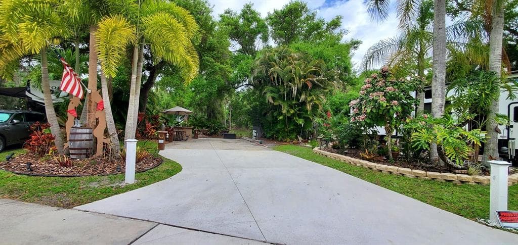 272 SADDLE LANE LAKE WALES, FL 33898