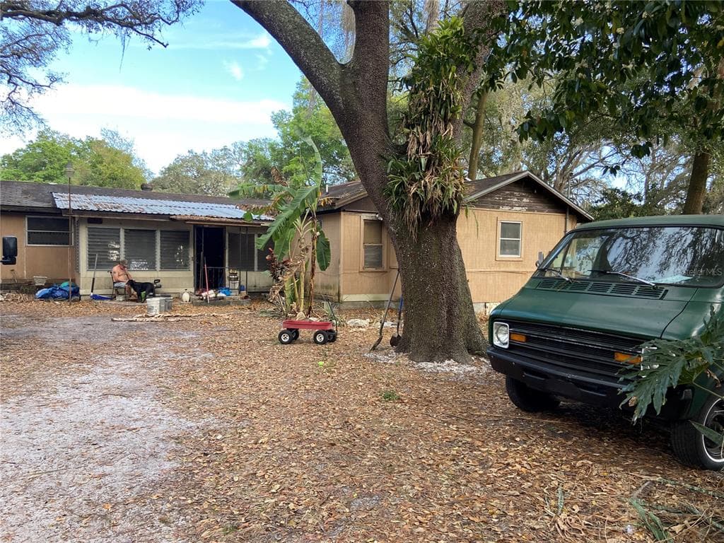 8917 N HIGHLAND AVENUE TAMPA, FL 33604