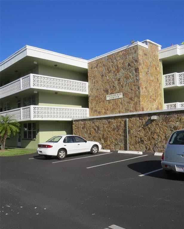 4710 BAY STREET NE UNIT 302 ST PETERSBURG, FL 33703