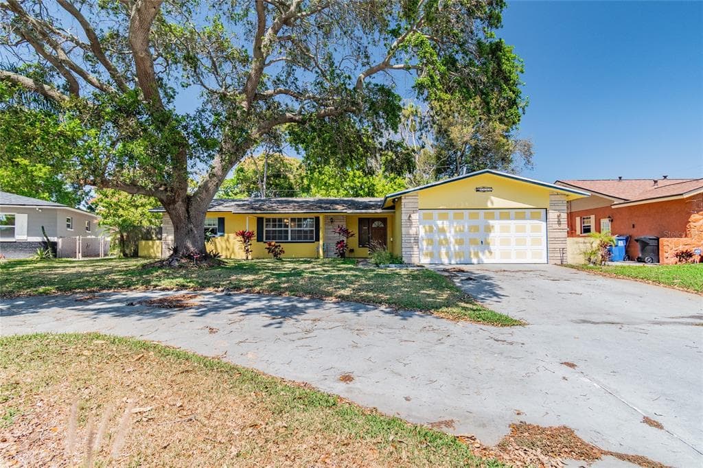 1633 67TH AVENUE S ST PETERSBURG, FL 33712