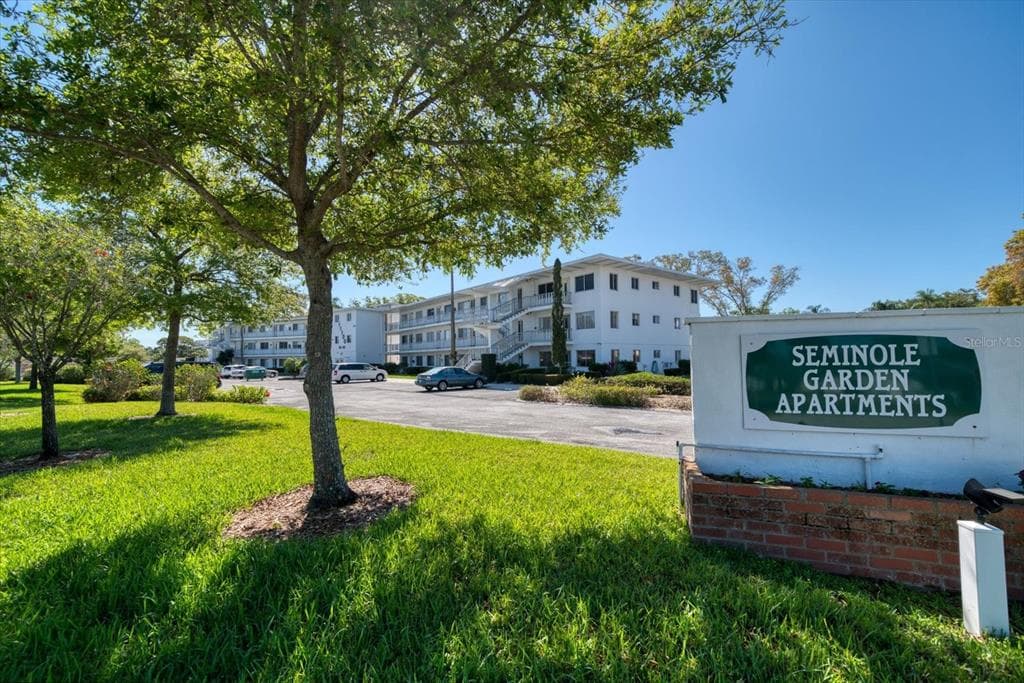 11100 86TH AVENUE UNIT 307 SEMINOLE, FL 33772