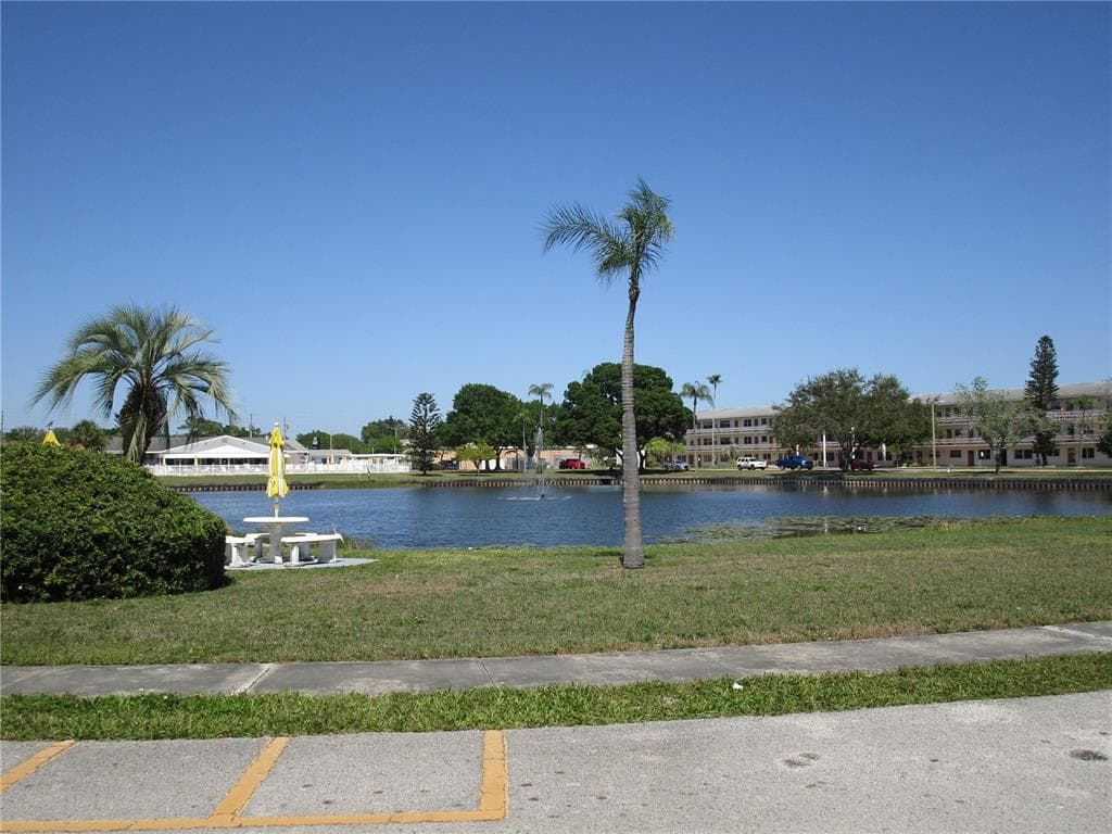 1950 59TH AVENUE N UNIT 106 ST PETERSBURG, FL 33714