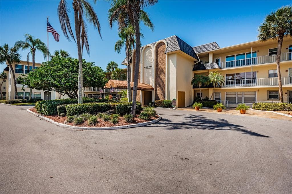 4780 COVE CIRCLE UNIT 206 ST PETERSBURG, FL 33708