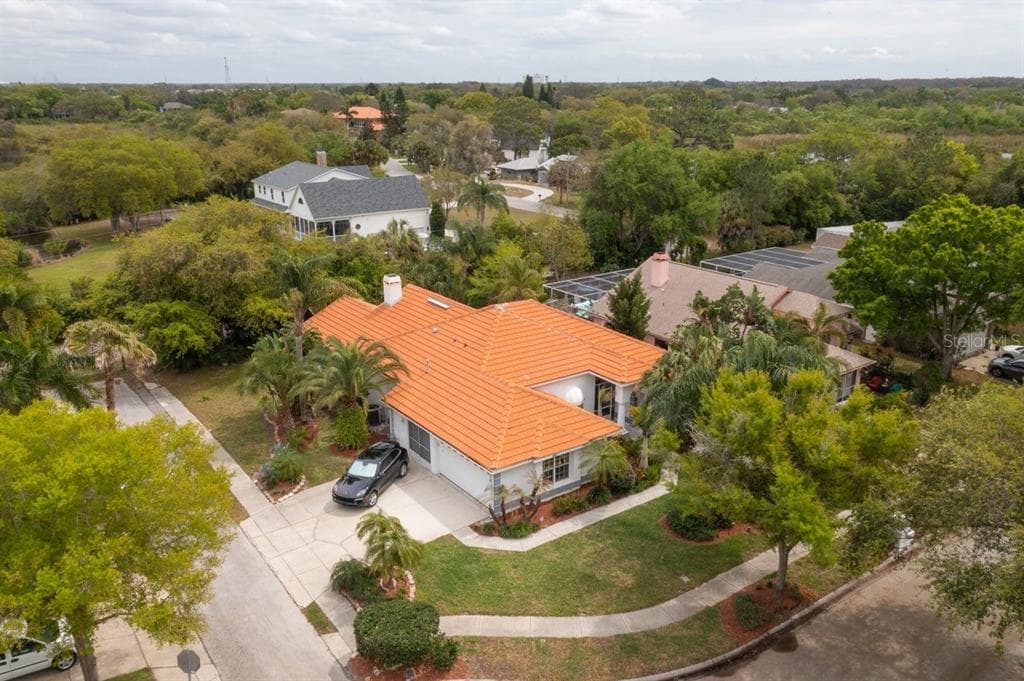 441 VILLAGE DRIVE TARPON SPRINGS, FL 34689