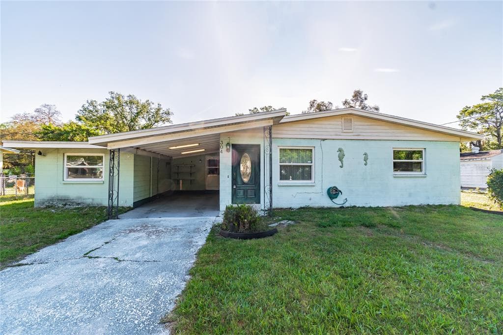 304 PAPAYA DRIVE TAMPA, FL 33619