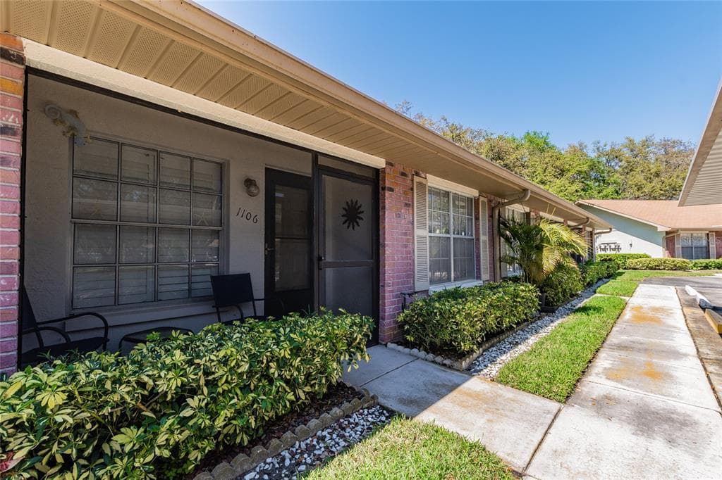1106 CASTLEMAY CIRCLE DUNEDIN, FL 34698