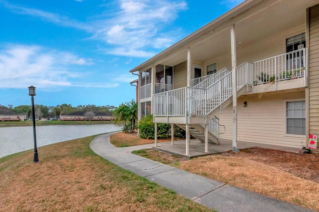221 LAKE BROOK CIRCLE UNIT 205 BRANDON, FL 33511