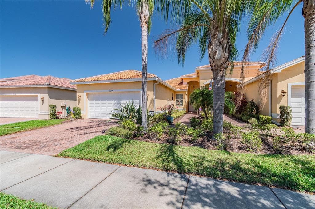 15652 AURORA LAKE CIRCLE WIMAUMA, FL 33598