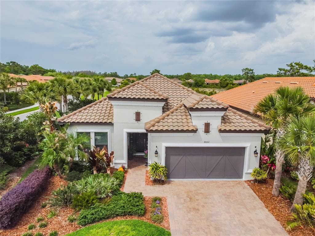 8602 GRAND ALBERATO ROAD TAMPA, FL 33647